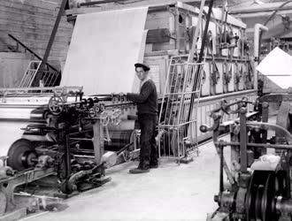 Textilipar - Munkás a Goldberger gyárban