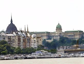 Városkép - Budapest - Hajók a Dunán