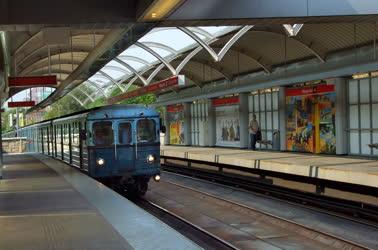 Közlekedés - A budapesti metró kettes vonala