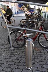 Közlekedés - Budapest - Ingyenes utcai kerékpárpumpa