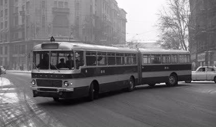 Közlekedés - Új csuklós Ikarus busz próbajáraton