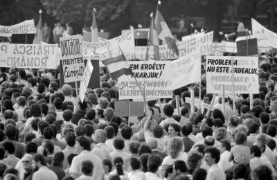 Külkapcsolat - Tüntetés a romániai falvak felszámolása ellen 