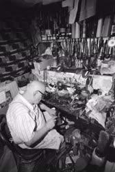 Foglalkozás - 75 éves cipészmester