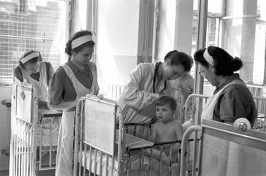 Egészségügy - Gyermekgyógyászat - Péterfi Utcai Kórház