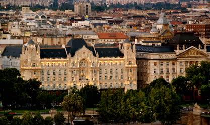 Budapest - Városkép - A kivilágított Gresham-palota