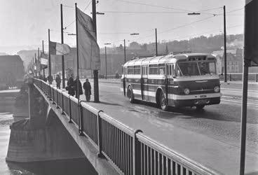 Közlekedés - Új buszok Budapesten