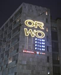 Reklám - ORWO film neonreklám a fővárosban