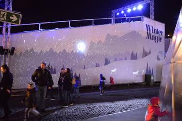 Ünnep - Budapest - Winter Magic az Ötvenhatosok terén