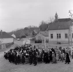 Vallás - Nagyszombati körmenet Harcon