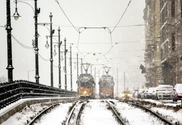 Közlekedés - Budapest - BKK 2-es villamos havazásban