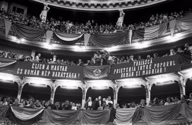 Kultúra - Román művészegyüttes előadása a Nemzeti Színházban