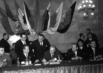 Külpolitika - A Varsói Szerződés budapesti tanácskozása