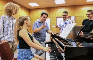 Kultúra - Ifjú Zeneművészek Nemzetközi Nyári Akadémiája Debrecenben