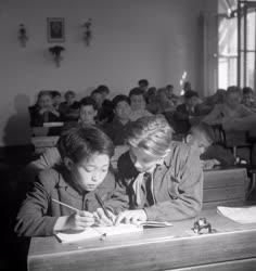 Oktatás - Koreai diákok a Diana úti Általános Iskolában