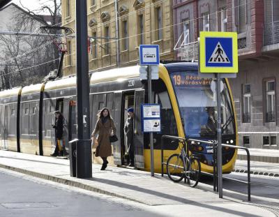 Közlekedés - Budapest - A 19-es villamos megállója