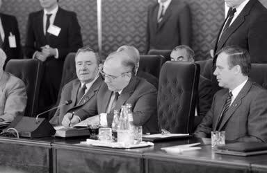 Külkapcsolat - A Varsói Szerződés PTT-ülésén