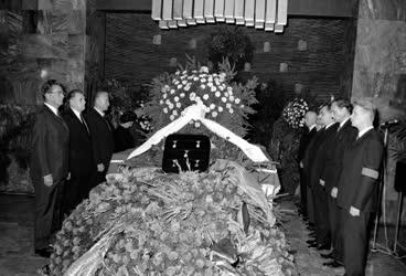Elhalálozás - Vályi Péter temetése