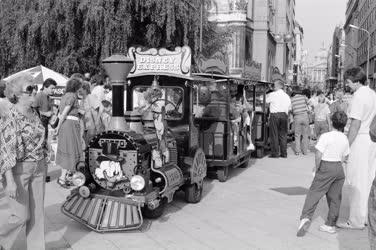 Életkép - Mini Disneyland a Duna-korzón