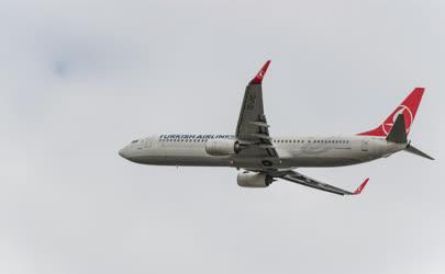 Légi Közlekedés - Budapest - Utasszállító repülőgép fellszállása