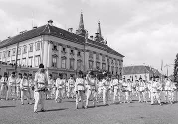 Kultúra - Savaria Karnevál a püspöki palota előtt