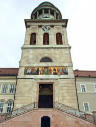 Egyházi épület - Pannonhalma - A bazilika tornya és főbejárata