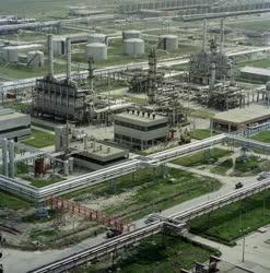 Ipar - Ipari létesítmény - A Dunai Kőolajipari Vállalat