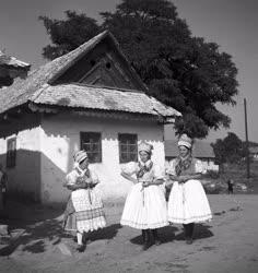 Folklór - Kazári népviselet