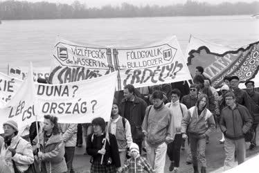 Demonstráció - Környezetvédők tüntetése