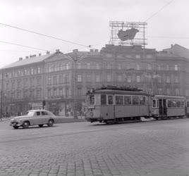 Városkép - Közlekedés - Járműforgalom a November 7. téren