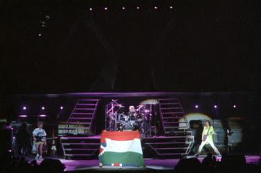Kultúra - Könnyűzene - Queen koncert a Népstadionban