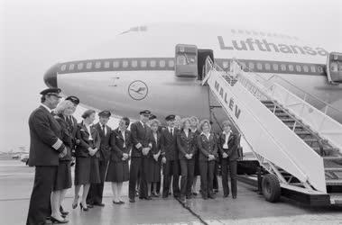 Közlekedés - A Boing 747-es óriásgép Ferihegyen