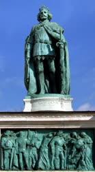 Köztéri szobor - Budapest - Nagy Lajos király a Hősök terén