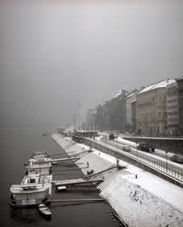 Vársokép - Budapest - Téli pesti Duna-part