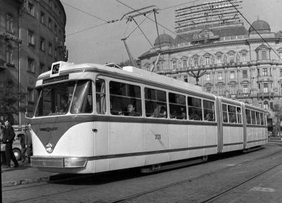 A szerző válogatása - Az első magyar csuklós villamos