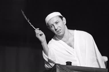 Kultúra - Nemzeti Színház - Peter Weiss: Jean Paul Marat üldöztetése és meggyilkolása ahogy a charentoni elmegyógyintézet.......