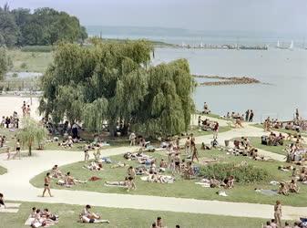 Szabadidő - Turizmus - Balatoni strand