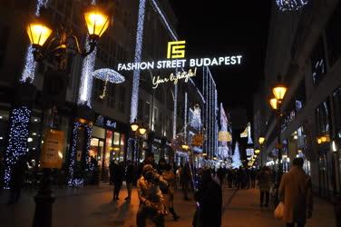 Ünnep - Budapest - Adventi díszkivilágítás