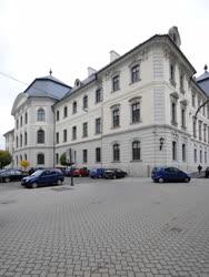 Eger - Az Eszterházy Károly Főiskola épülete