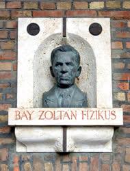 Köztéri szobor - Szeged - Bay Zoltán fizikus