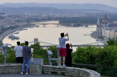 Városkép - Budapest - A főváros alkonyati panorámája