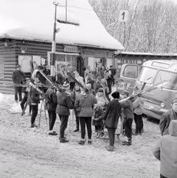 Sport - Tömegsport - Síelők Mátraházán