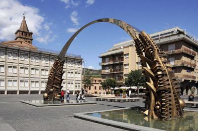 Tivoli - Arnaldo Pomodoro szobor 