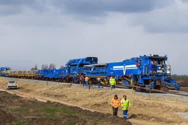 Közlekedés - Korszerűsítik a vasúti pályát Debrecen és Füzesabony között