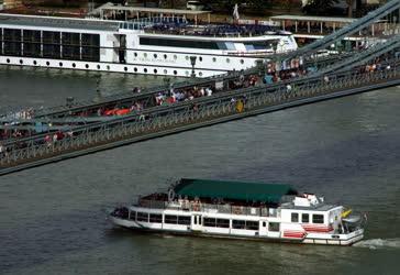 Vízi közlekedés - Dunai hajók