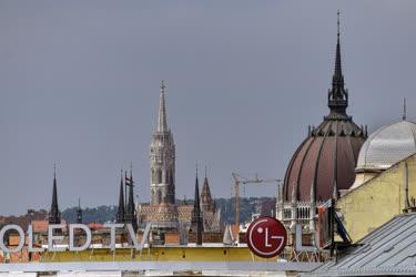 Városkép - Budapest - A Mátyás-templom és a Parlament 