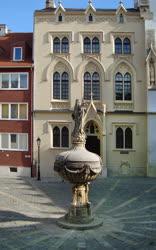 Városkép - Sopron - Mária-kút és rendház az Orsolya téren