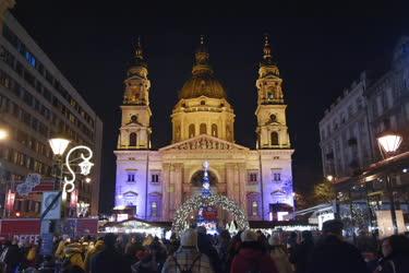 Városkép - Ünnep - Budapest  - Adventi Ünnep a Bazilikánál