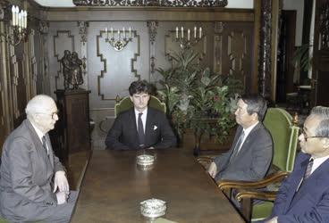 Külkapcsolat - Straub F. Brunó fogadta a dél-koreai külügyminisztert