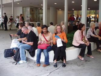 USA - Látogatók a Guggenheim múzeumban