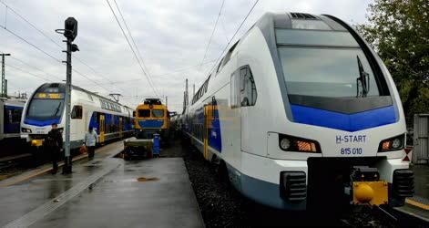 Közlekedés - Budapest - Vonatok a Nyugati pályaudvaron